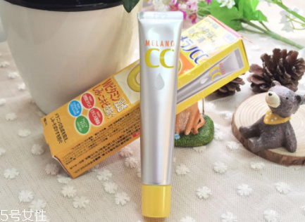 樂敦CC能涂在痘痘上嗎？痘痘與痘印均能改善