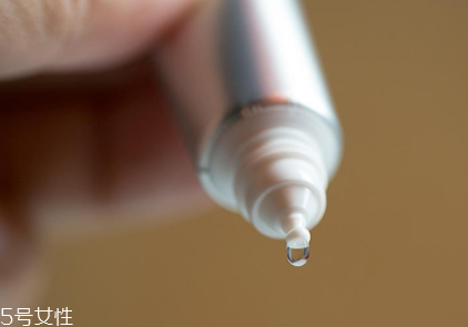 樂敦CC能涂在痘痘上嗎？痘痘與痘印均能改善