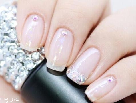 2018好看的新娘美甲新款式 透明感美甲圖片合集 2018好看的新娘美甲新款式 透明感美甲圖片合集