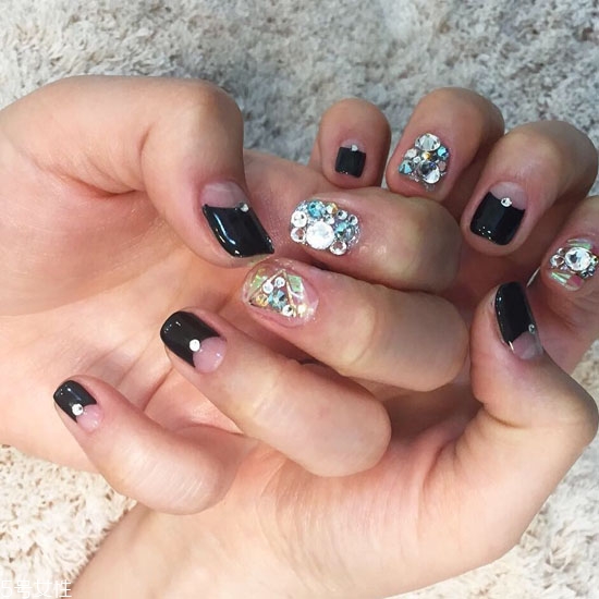 深色美甲圖片2022款式 美甲圖片2022款式顯氣質(zhì) 深色美甲圖片2022款式 美甲圖片2022款式顯氣質(zhì)