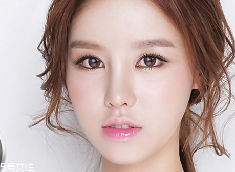 美瞳日拋在一天之內(nèi)可以重復(fù)戴嗎 度數(shù)和戴隱形眼鏡沒(méi)有關(guān)系 美瞳日拋在一天之內(nèi)可以重復(fù)戴嗎 度數(shù)和戴隱形眼鏡沒(méi)有關(guān)系