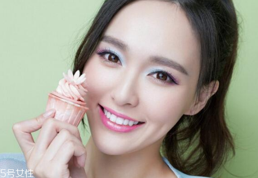 美瞳日拋可以戴兩天嗎 長(zhǎng)時(shí)間的戴美瞳眼睛會(huì)缺氧 美瞳日拋可以戴兩天嗎 長(zhǎng)時(shí)間的戴美瞳眼睛會(huì)缺氧