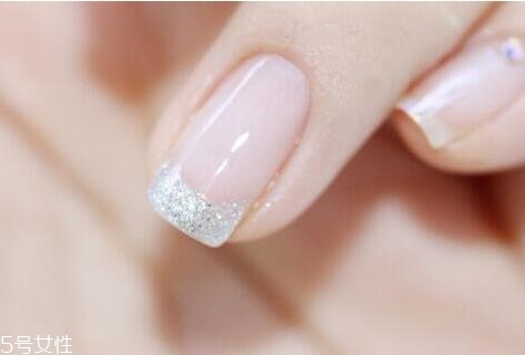 2018好看的新娘美甲新款式 透明感美甲圖片合集 2018好看的新娘美甲新款式 透明感美甲圖片合集