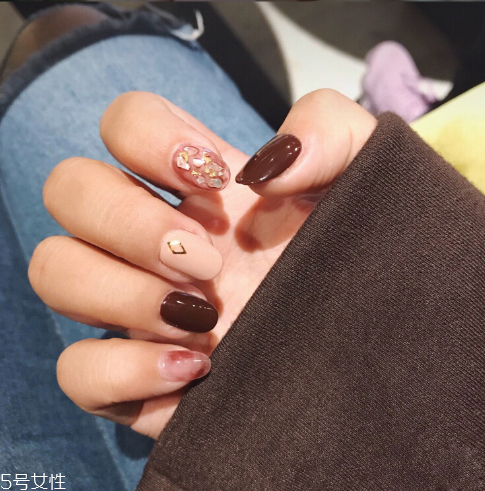 深色美甲圖片2022款式 美甲圖片2022款式顯氣質(zhì) 深色美甲圖片2022款式 美甲圖片2022款式顯氣質(zhì)