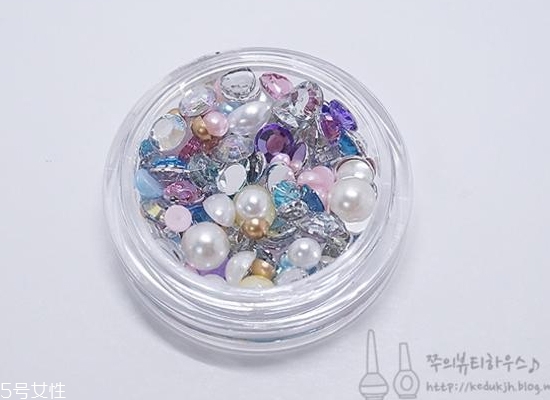 2018好看的新娘美甲新款式 透明感美甲圖片合集 2018好看的新娘美甲新款式 透明感美甲圖片合集