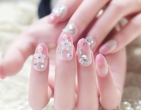 2018好看的新娘美甲新款式 透明感美甲圖片合集 2018好看的新娘美甲新款式 透明感美甲圖片合集