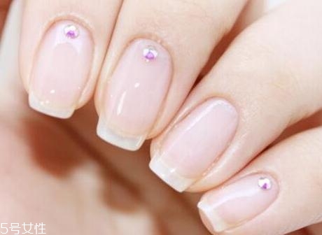 2018好看的新娘美甲新款式 透明感美甲圖片合集 2018好看的新娘美甲新款式 透明感美甲圖片合集