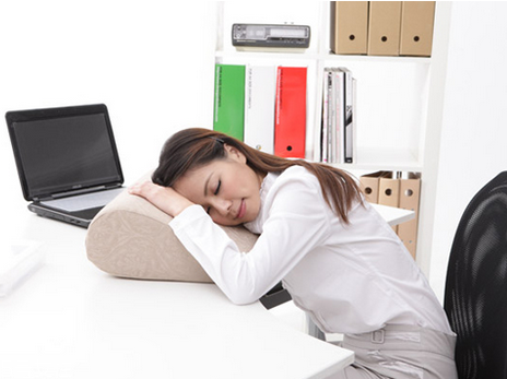 美瞳睡覺忘摘了會怎么樣 美瞳不宜過長時(shí)間佩戴