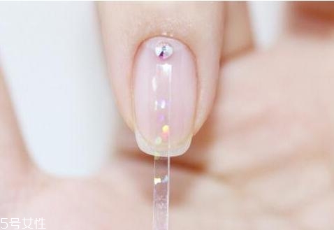 2018好看的新娘美甲新款式 透明感美甲圖片合集 2018好看的新娘美甲新款式 透明感美甲圖片合集