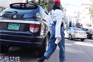 牛仔褲穿著掉色怎么辦？輕度掉色是正常的