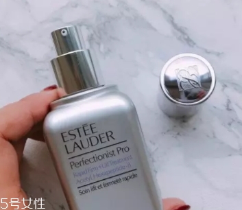 雅詩蘭黛線雕精華和小棕瓶哪個(gè)好？一起使用效果佳