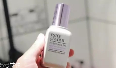 雅詩蘭黛線雕精華和小棕瓶哪個(gè)好？一起使用效果佳