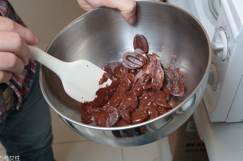 如何自制生巧克力 生巧克力的材料比例 如何自制生巧克力 生巧克力的材料比例