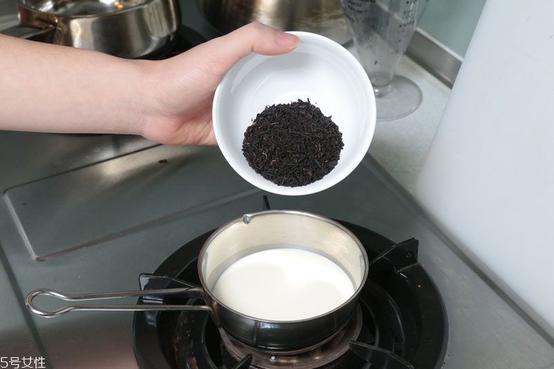 如何自制生巧克力 生巧克力的材料比例 如何自制生巧克力 生巧克力的材料比例