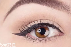 眼線眼尾怎么畫好看？用透明膠畫出優(yōu)美弧度