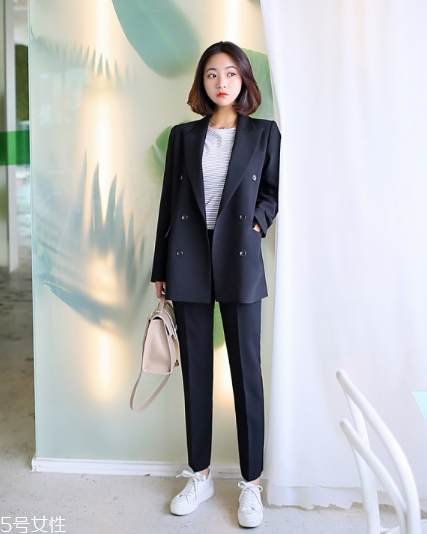 雙排扣西裝怎么搭配？盡顯帥氣女王范兒