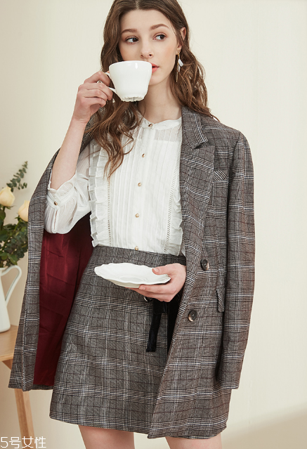 雙排扣西裝怎么搭配？盡顯帥氣女王范兒