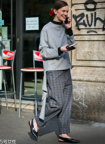 v口鞋怎么搭配？女人味十足的穿搭