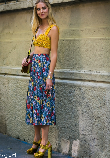 防水臺高跟鞋怎么搭配？拉長氣質(zhì)細腿