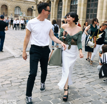 防水臺高跟鞋怎么搭配？拉長氣質(zhì)細腿