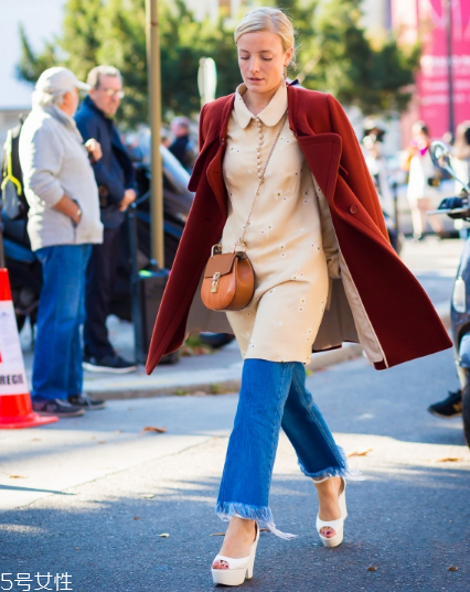 防水臺高跟鞋怎么搭配？拉長氣質(zhì)細腿