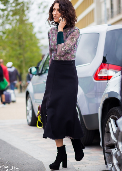 防水臺高跟鞋怎么搭配？拉長氣質(zhì)細腿