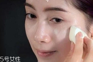 BB霜和粉底液的區(qū)別 彩妝達人很少用BB霜