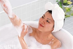 后背長(zhǎng)痘痘怎么治？這四招讓你擺脫戰(zhàn)痘路