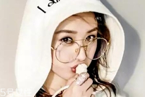 戴眼鏡好看還是不戴眼鏡好看？寬眼距戴眼鏡很精致