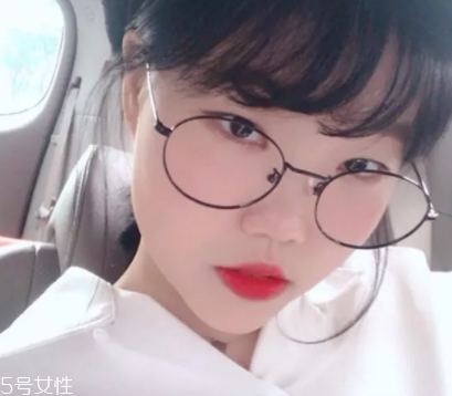 戴眼鏡好看還是不戴眼鏡好看？寬眼距戴眼鏡很精致