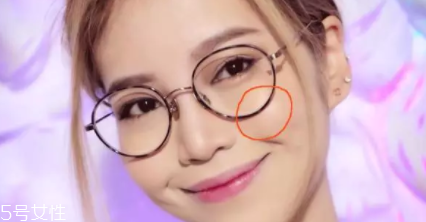 戴眼鏡好看還是不戴眼鏡好看？寬眼距戴眼鏡很精致