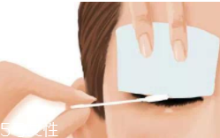 卸眼妝眼睛刺痛怎么辦？5款溫和不刺激的眼部卸妝推薦