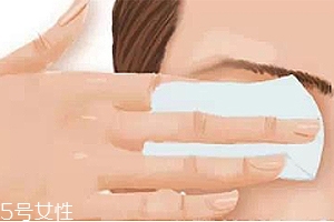 卸眼妝眼睛刺痛怎么辦？5款溫和不刺激的眼部卸妝推薦