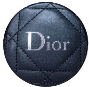 迪奧2018年皮革氣墊多少錢？迪奧包包同款質(zhì)感