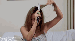 復(fù)古卷發(fā)什么顏色好看？小卷發(fā)黑色顯老