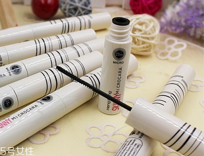 化妝怎么防止睫毛膏暈染 化眼妝前打好底妝 化妝怎么防止睫毛膏暈染 化眼妝前打好底妝