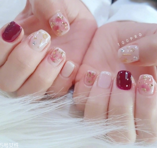 2018最新氣質(zhì)美甲圖片紅色系推薦 年輕女生紅色系美甲圖片 2018最新氣質(zhì)美甲圖片紅色系推薦 年輕女生紅色系美甲圖片