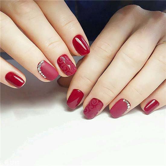 2018最新氣質(zhì)美甲圖片紅色系推薦 年輕女生紅色系美甲圖片 2018最新氣質(zhì)美甲圖片紅色系推薦 年輕女生紅色系美甲圖片