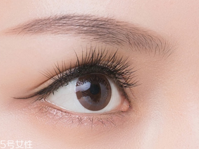 化妝怎么防止睫毛膏暈染 化眼妝前打好底妝 化妝怎么防止睫毛膏暈染 化眼妝前打好底妝