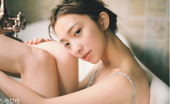 為什么化妝后容易脫妝 個人膚質(zhì)因素 為什么化妝后容易脫妝 個人膚質(zhì)因素