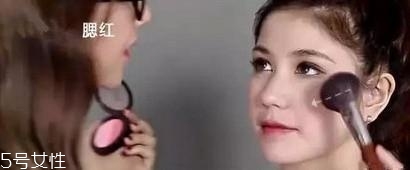 化妝品過敏臉腫了了怎么辦 立即停止化妝 化妝品過敏臉腫了了怎么辦 立即停止化妝