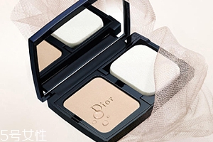 迪奧凝脂恒久粉餅好用嗎？輕薄持久適合春夏