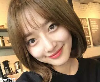 皮膚白的人染什么顏色的頭發(fā)好看？避免冷色調(diào)