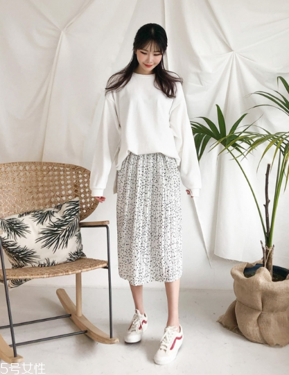 波點裙搭配什么上衣？復(fù)古混搭風(fēng)女王