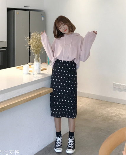 波點裙搭配什么上衣？復(fù)古混搭風(fēng)女王