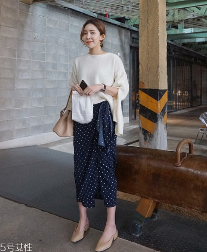 波點裙搭配什么上衣？復(fù)古混搭風(fēng)女王