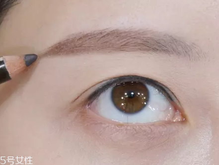 眉毛短怎么變長(zhǎng)？畫(huà)眉大法拯救短眉星人