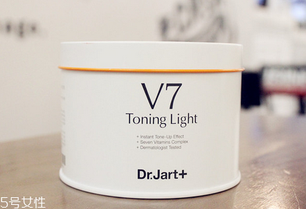 素顏霜和cc霜哪個(gè)先用 讓你的肌膚更加靚麗 素顏霜和cc霜哪個(gè)先用 讓你的肌膚更加靚麗