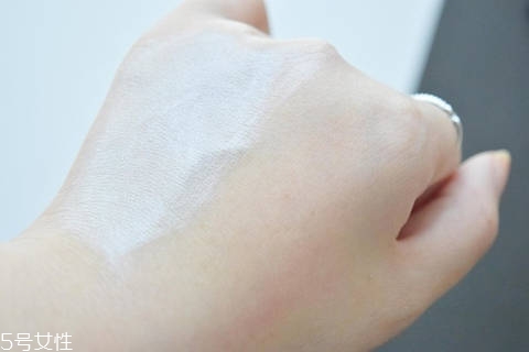 素顏霜適合哪個(gè)年齡段用 dr.jart v7素顏霜真假辨別方法 素顏霜適合哪個(gè)年齡段用 dr.jart v7素顏霜真假辨別方法