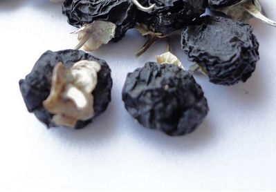 黑枸杞會泡成白色嗎？有這個可能